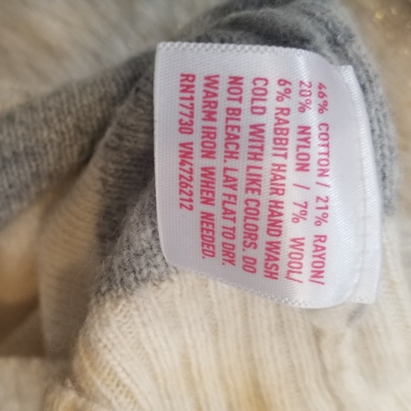 Mossimo Gray and Cream Sweater - Picture 8 of 8